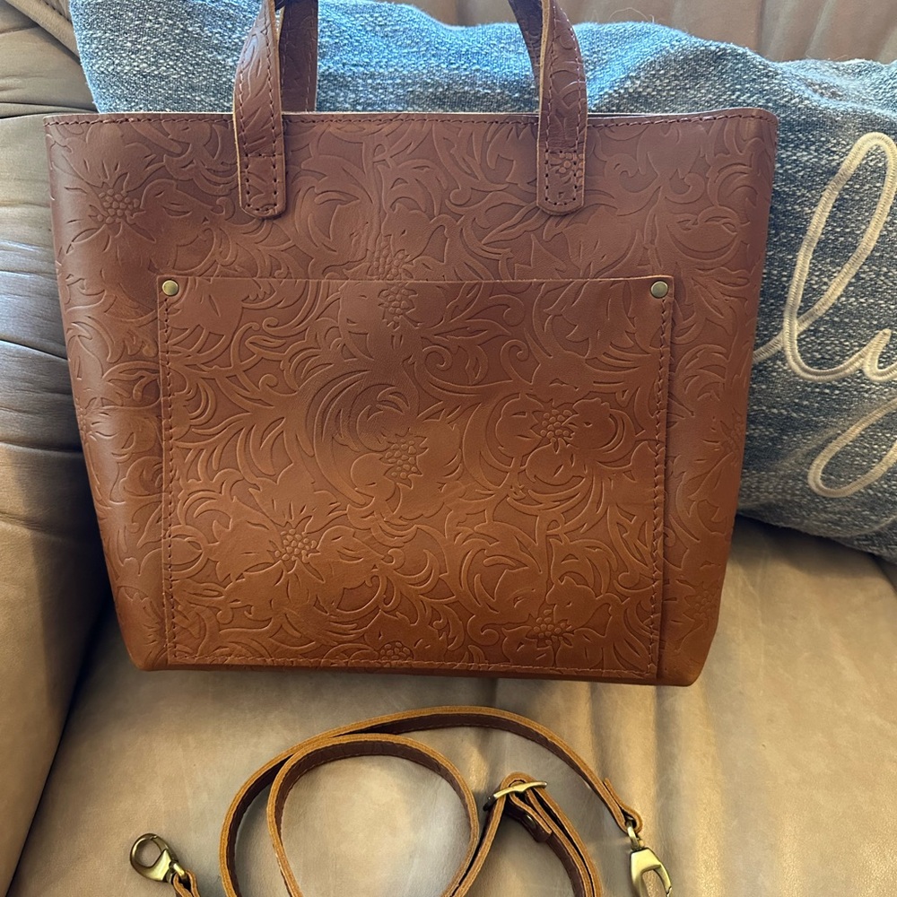 Portland Leather ZIPPERED MEDIUM CROSSBODY TOTE in Meadow